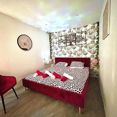 La Foret Enchantee, Centre Ville Pont-Sur-Yonne Luaran gambar