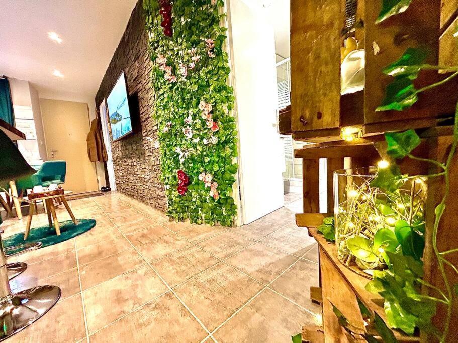 La Foret Enchantee, Centre Ville Pont-Sur-Yonne Luaran gambar